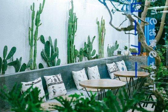 U Chi - Coffee + Tea + Lounge